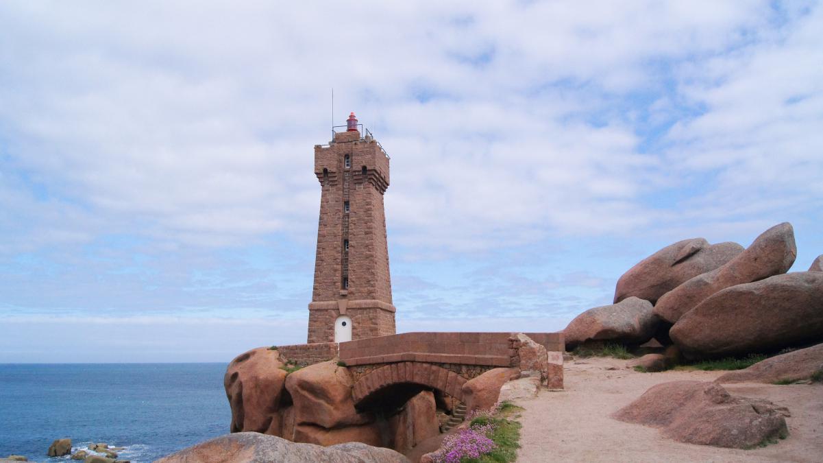 Rocher et phare