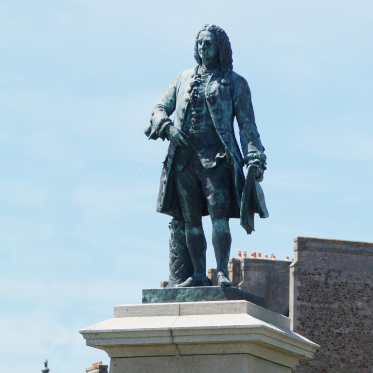 Statue de Bertrand-François Mahé de La Bourdonnais