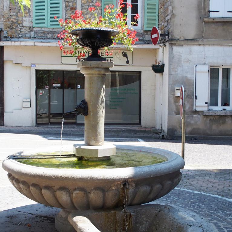 Fontaine, place de l'Église
