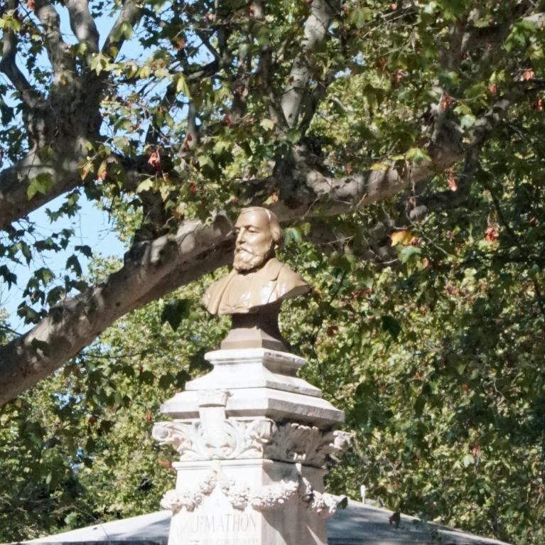 Statue J.Maton