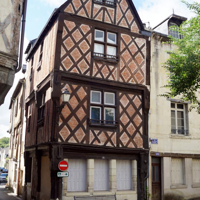Maison à pans de bois, 71 rue JJ Rousseau