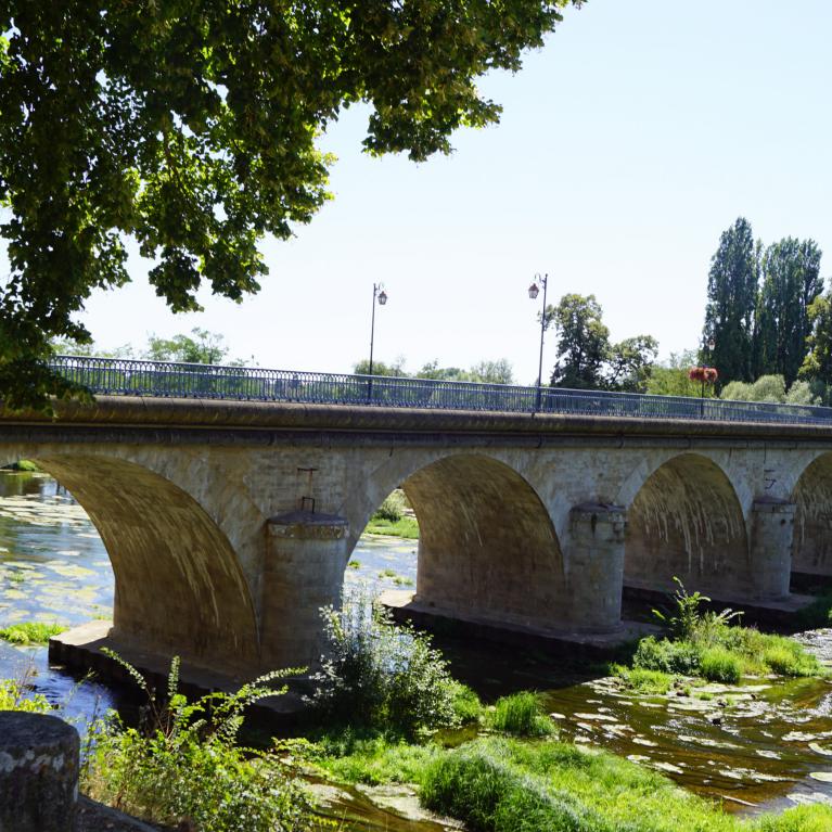Pont de 7 arches de plein cintre