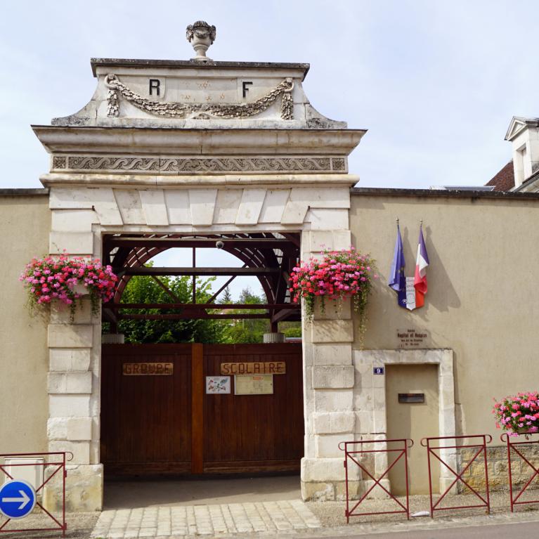 Ancien hôpital - École