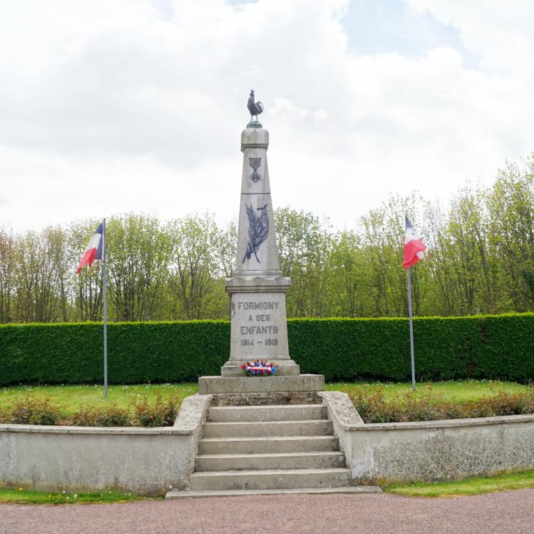 Formigny-Monument aux morts