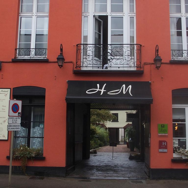 Hôtel H M