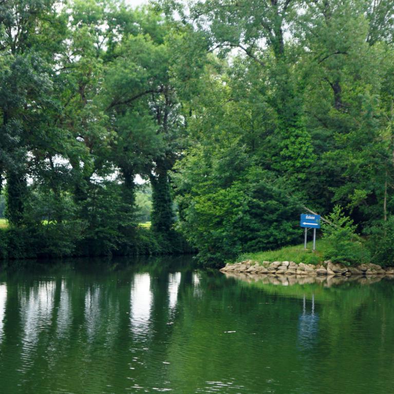 Vers l'écluse de Juac