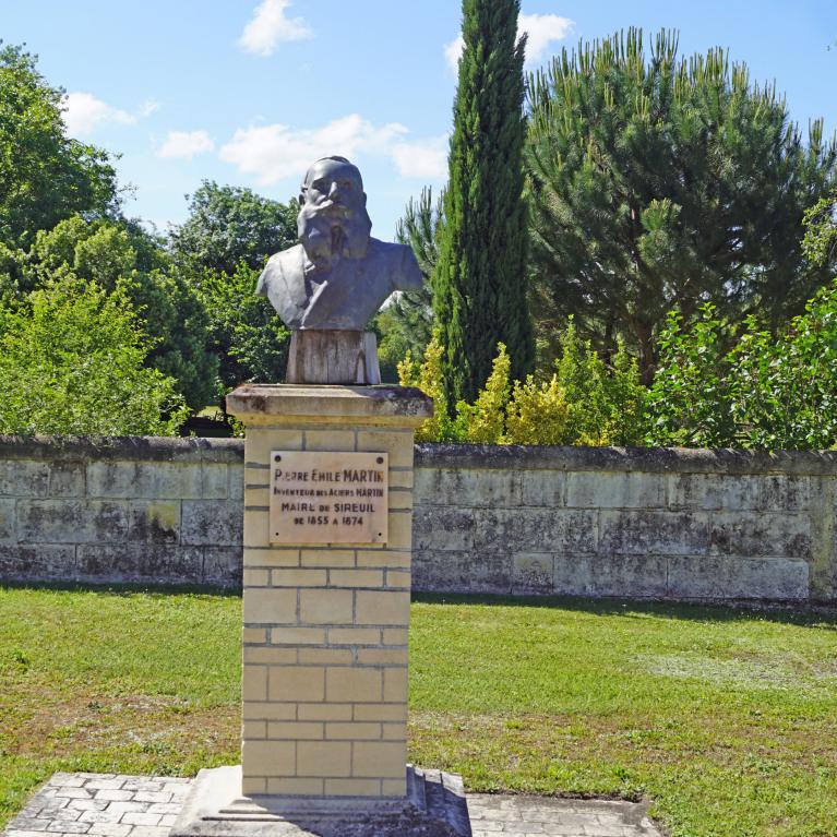 Buste P.E. Martin