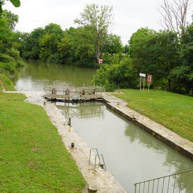 Écluse de jonction Baïse-Canal de Garonne