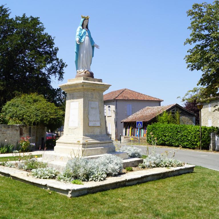Statue à Marie