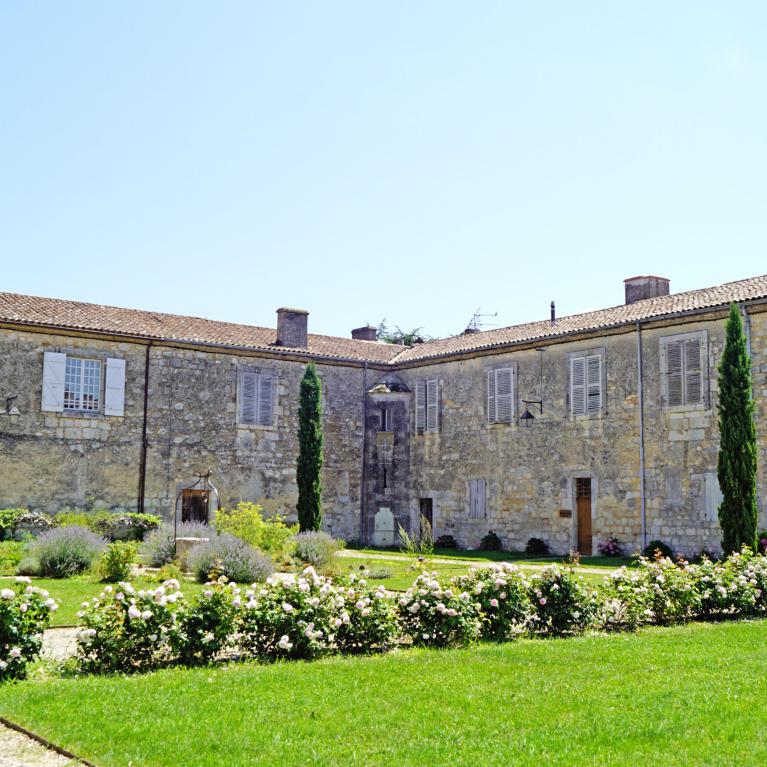 Cour du prieuré